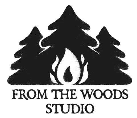 Quadrat weiß, darin Silhouette drei Nadelbäume, mittlerer höher, darin Flamme weiß/schwarz, unter Bäumen FROM THE WOODS darunter STUDIO