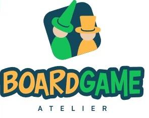 gerundetes Quadrat auf Spitzen darin zwei Figuren gelb mit Zylinder, grün mit Spitzhut, darunter BOARD grün, GAME gelb, darunter Atelier